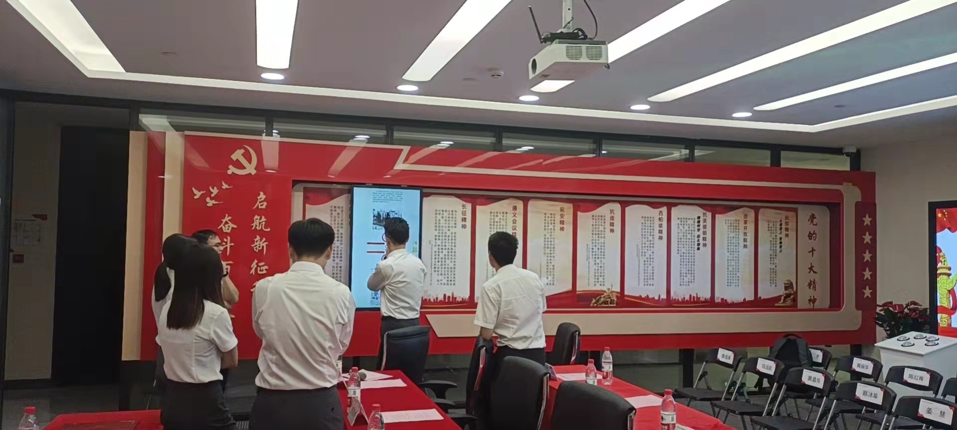 互动滑轨屏,互动滑轨屏软件，电动滑轨屏